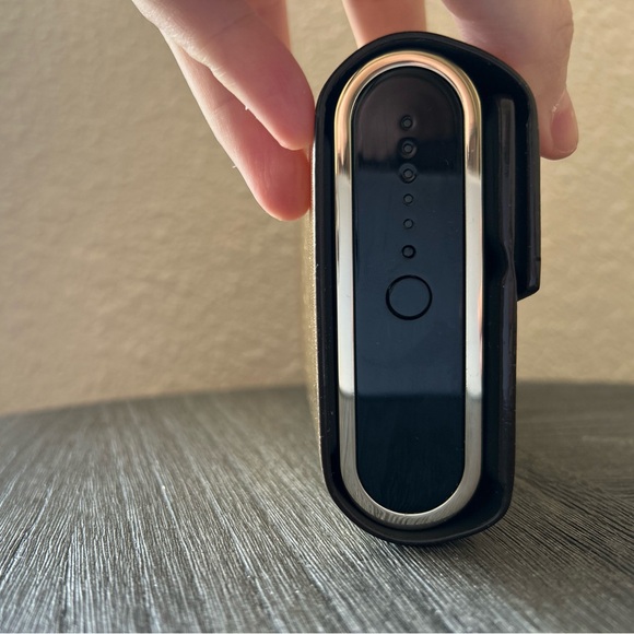 Kate Spade NY | Portable | Wireless | Bluetooth Speaker | Gold - Picture 5 of 15